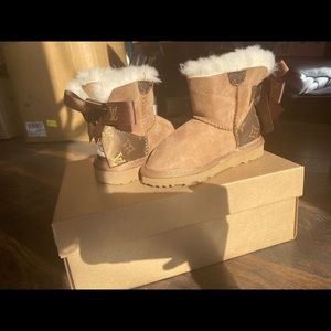 UGG BOOTS